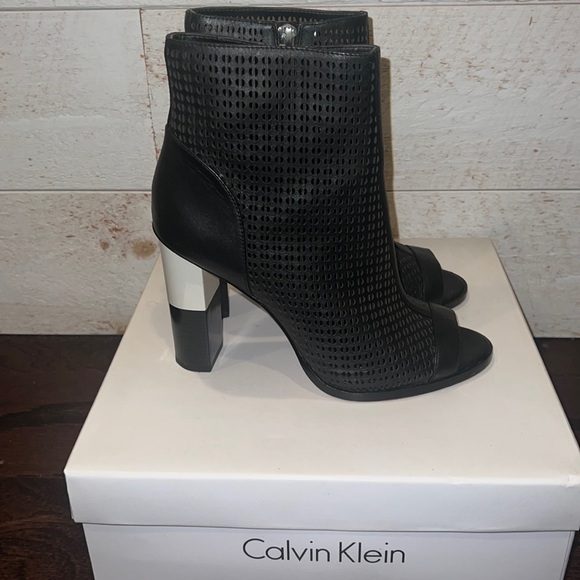 CALVIN KLEIN Women’s Black Leather Laser Cut Peep Toe Krizia Ankle Booties - Picture 1 of 6